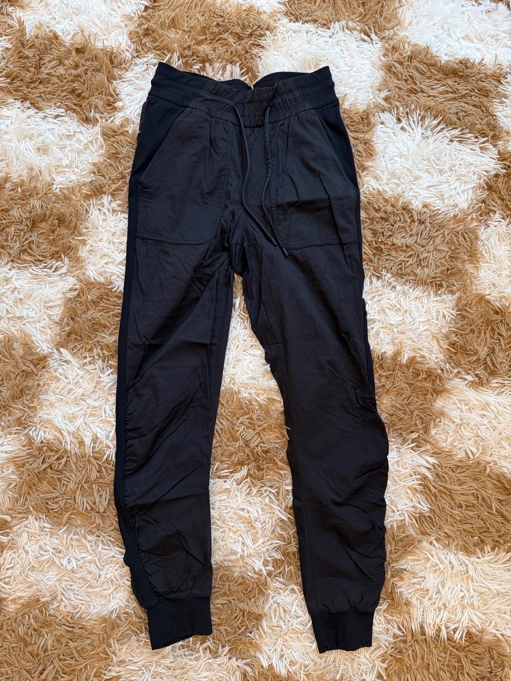 Lululemon on the fly joggers size 4